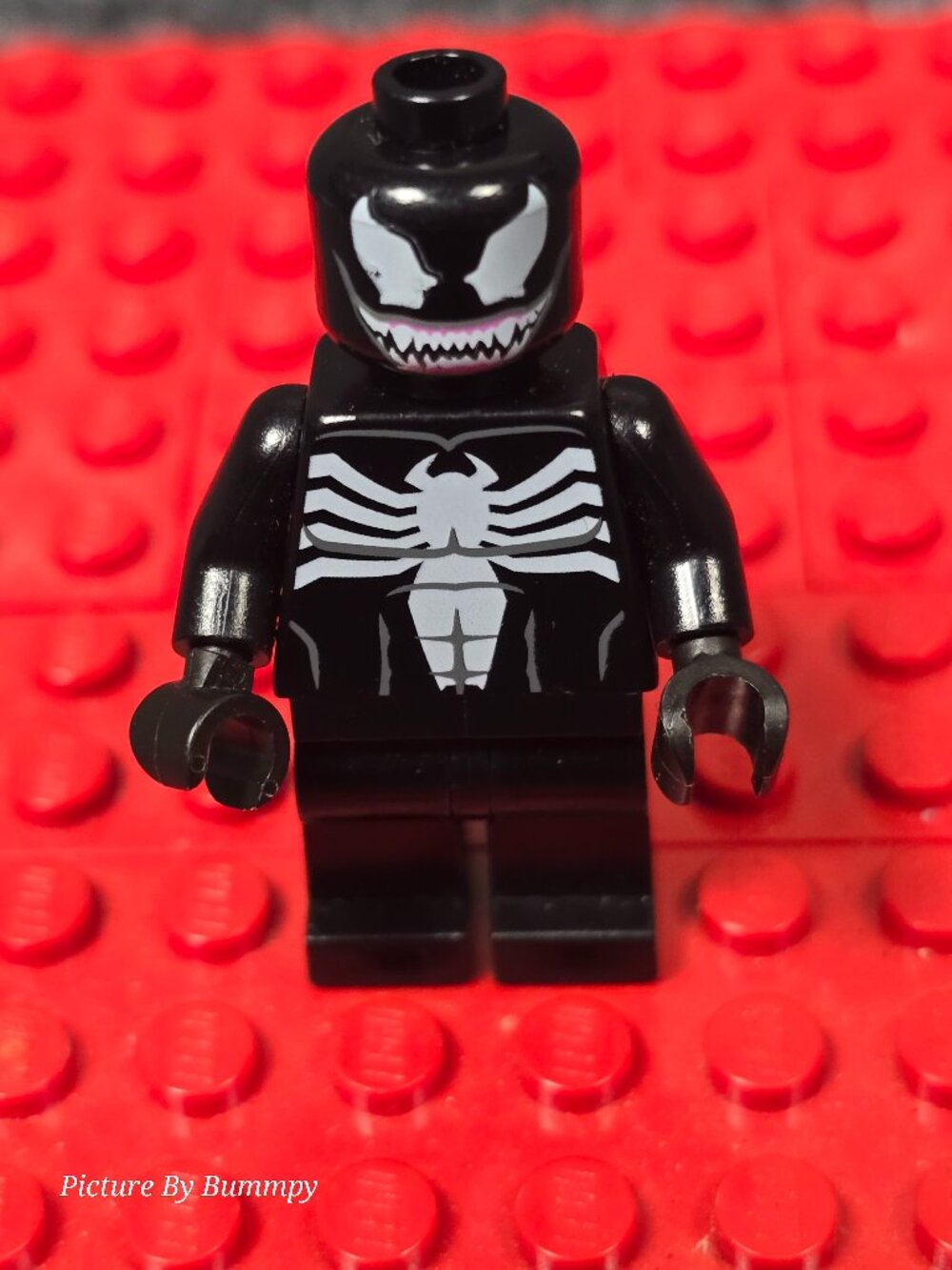 (L#22) LEGO Marvel Super Heroes Venom Minifigure (sh113) - Clenched Teeth 2014